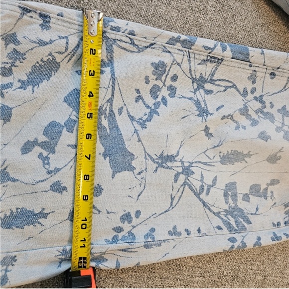 Wide-Leg Floral Denim - Picture 4 of 10